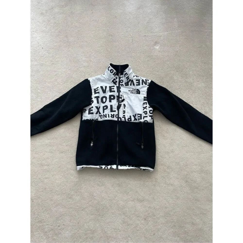 The North Face Printed '95 Retro Denali Youth Jacket. Size L ( 14-16)